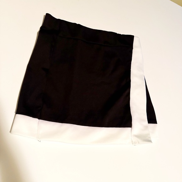 NWOT Alloy Black and White Skirt. - Picture 3 of 7